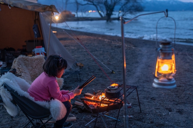 【冬はすぐそこ！】秋キャンプで必要な防寒対策＆おすすめアイテムを紹介！